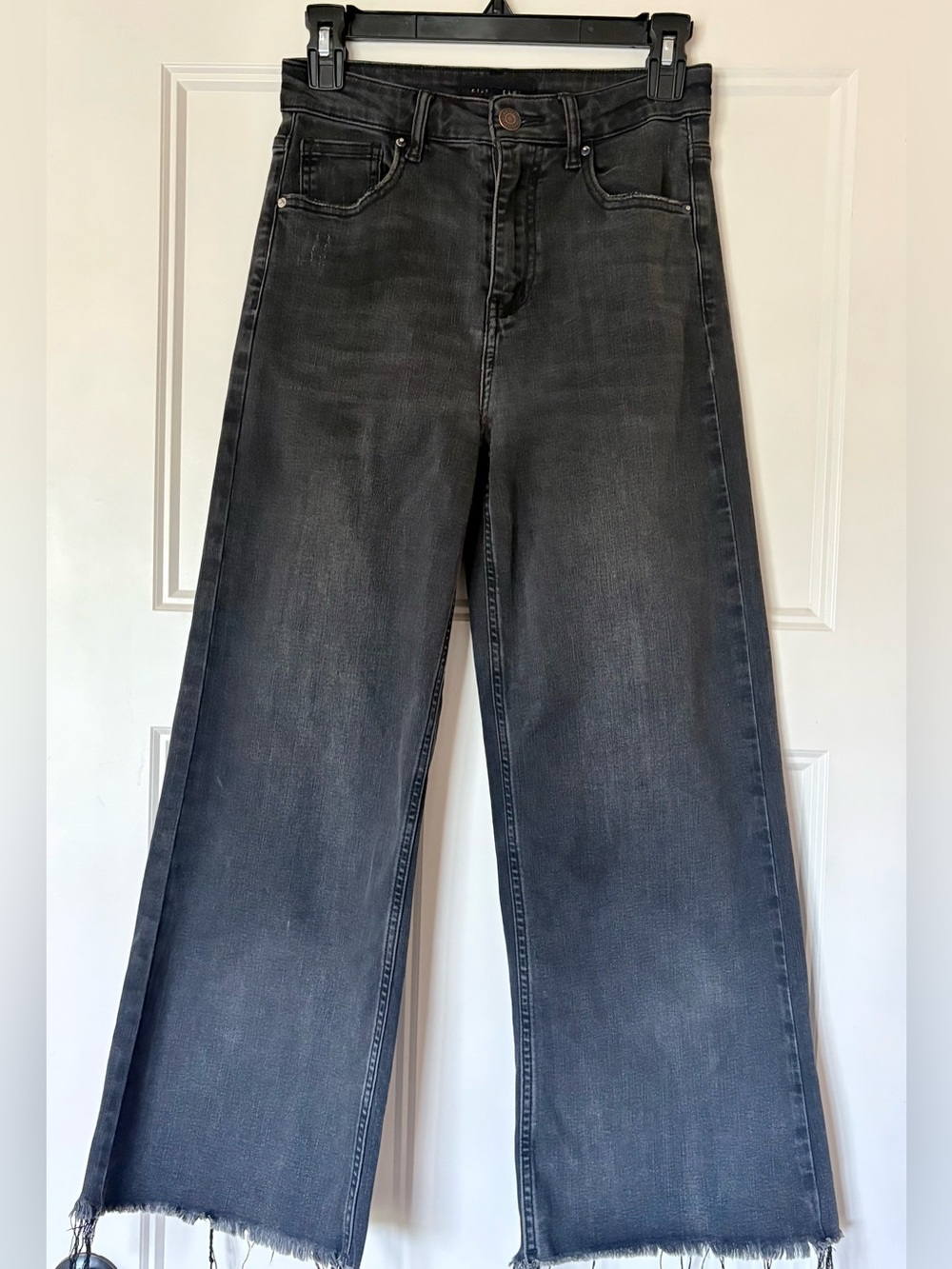 Risen Cropped Wide Leg Stretch Jeans in Black - Picture 5 of 5